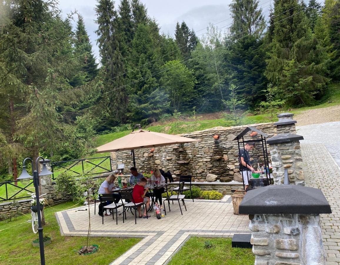 Aparthotel Феєрія Лісу à Skhidnytsia Extérieur photo