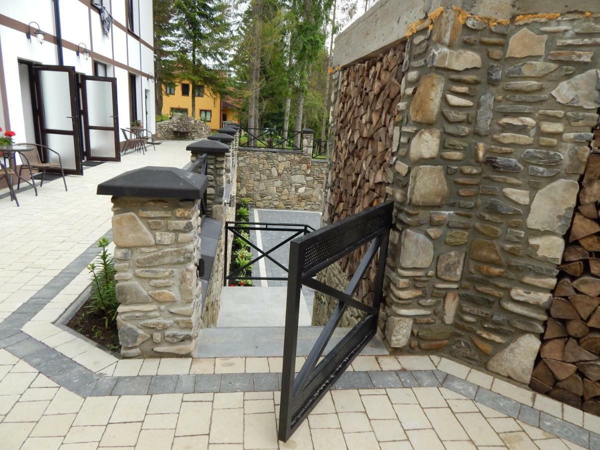 Aparthotel Феєрія Лісу à Skhidnytsia Extérieur photo
